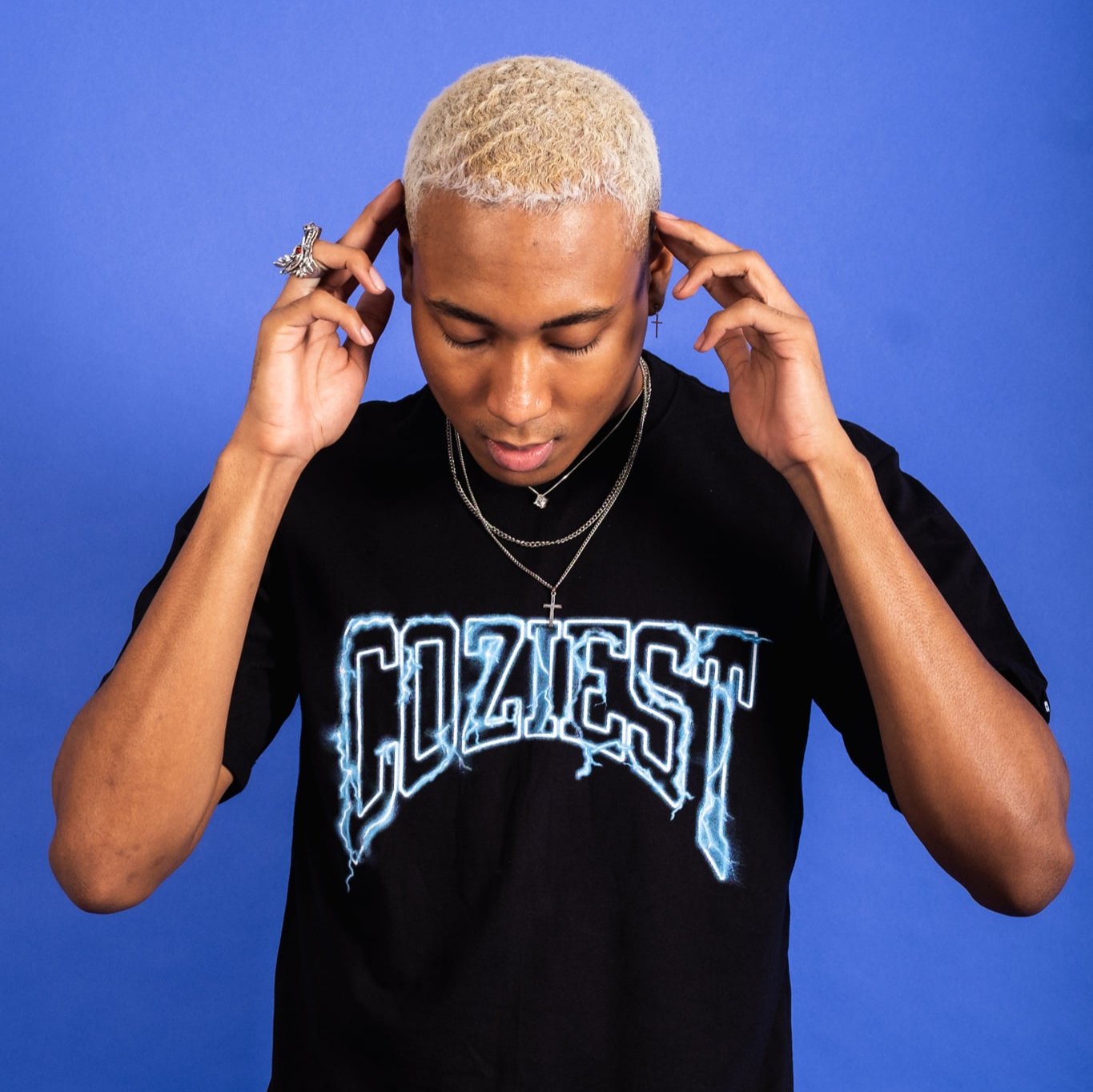 “Thunder Arc” shirt in black and blue colorway.